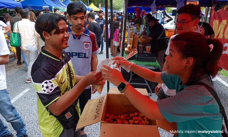 Galakkan pengunjung dan peniaga bazar Ramadan untuk melakukan pembayaran tanpa tunai