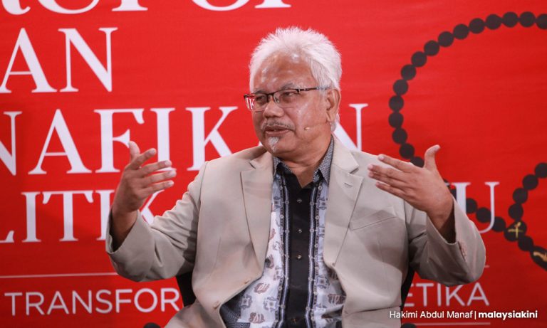 Profesor Tajuddin mengajaran Dr Akmal Saleh tentang istilah apartheid.