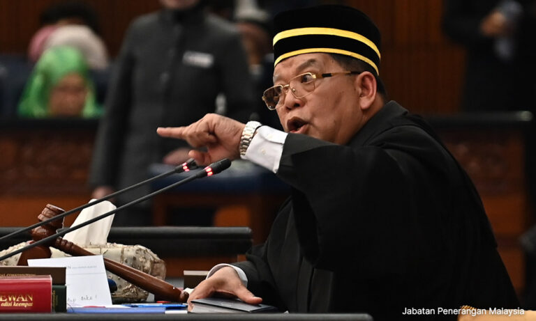 Speaker mendesak agar perang politik diselesaikan di luar tanpa lagi ada tolak ansur.