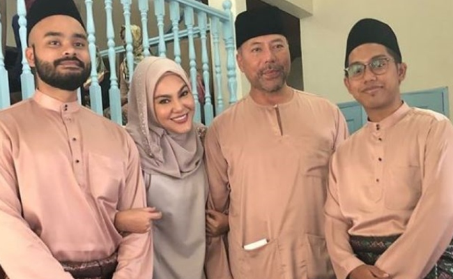 Umie Aida Memilih Tema Berwarna Putih dan Menggunakan Sepasang Baju Raya: Fokus pada Anak-anak dengan Bertambahnya Usia